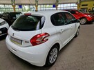 Peugeot 208 - 8