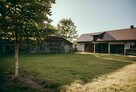Siedlisko z zadbanym domem i budynkami na działce 2800 m², Z - 3
