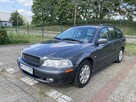 Volvo V40 1,8 benzyna 2004, którym jeździł Lewandowski