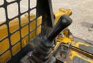 Ładowarka o sterowaniu burtowym Komatsu SK07J z 2001 roku - 9