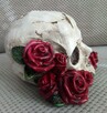 Czaszka w czerwonych różach skull red roses - 3