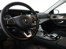 Mercedes E 220 FV23 Automat 4Matic Exclusive Navi Tempomat Airmatic Kam360 Multibeam - 13