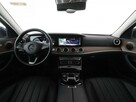 Mercedes E 220 FV23 Automat 4Matic Exclusive Navi Tempomat Airmatic Kam360 Multibeam - 14