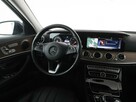 Mercedes E 220 FV23 Automat 4Matic Exclusive Navi Tempomat Airmatic Kam360 Multibeam - 15