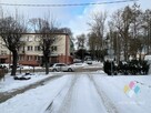 Budynek usługowy z widokiem na rzekę i park - 16