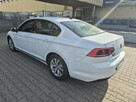 Volkswagen Passat - 4