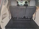 Chrysler Town & Country - 11