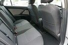 Toyota Avensis polski salon - 16