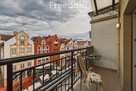 Apartament z widokiem na Bramę Targową. - 11