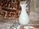 Sprzedam figurkę ceramiczną biały wazonik. - 2