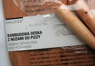Smukee bambusowa deska do serwowania pizzy z nożami - 4