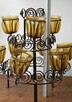 Świecznik kuty, piętrowy, metaloplastyka, klosze żółte szkło - 9
