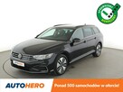 Volkswagen Passat PHEV virtual cocpit navi klima auto kamera i czujniki parkowania