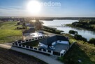 Dom nad brzegiem jeziora na sprzedaż