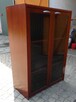 KOMODA GABINETOWA Z WITRYNĄ WIŚNIA 3OH - 4
