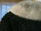 Naturalny kożuch płaszcz futro karakuły obszyte lisem - 3
