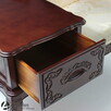 Drewniany fotel tapicerowany ze stolikiem i szufladą - 5