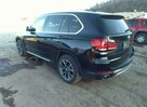 BMW X5 2017, 3.0L, 4x4, porysowany lakier - 3