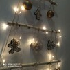 LED choinka na ścianę z ozdobami, pierniki, stroik dekoracja - 6