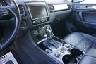 Volkswagen Touareg w wersji Exclusive, bogate wyposażenie, super stan, rok gwarancji, - 13