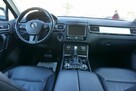 Volkswagen Touareg w wersji Exclusive, bogate wyposażenie, super stan, rok gwarancji, - 16