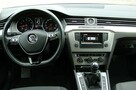 Volkswagen Passat - 12