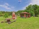 Ranczo w lesie z wyspą stawem basenem stajnią - 6