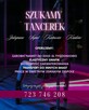 Tancerka Pole Dance w klubie nocnym