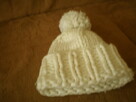 Sprzedam czapkę damską białą z akrylu, używaną, stan dobry. - 2