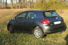 Sprzedam sprawny samochód z automatyczną skrzynią biegów i d - 16
