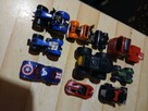 Zestaw różnych zabawek typu samochodzików. - 11