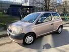 Mały samochód Yaris - 8
